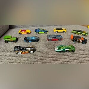 10 Hotwheel cars